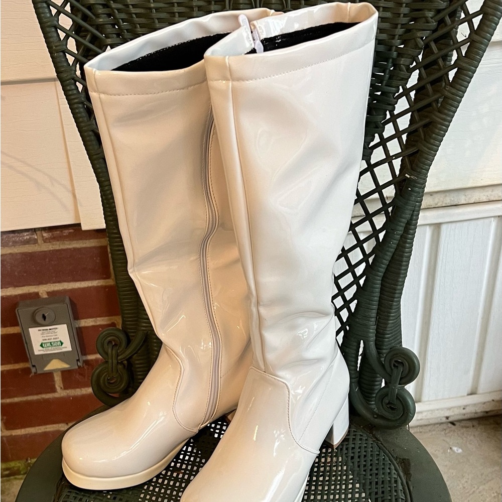 Women's Round Toe Chunky Mid Heel Mid Calf White Boots Sz 5 New w/o tags